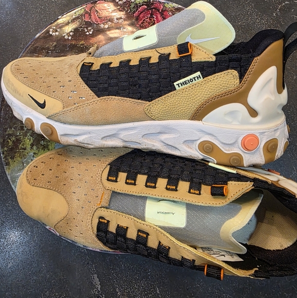 Nike Men's THEIOTH Tan and Black Sneakers - Picture 9 of 17